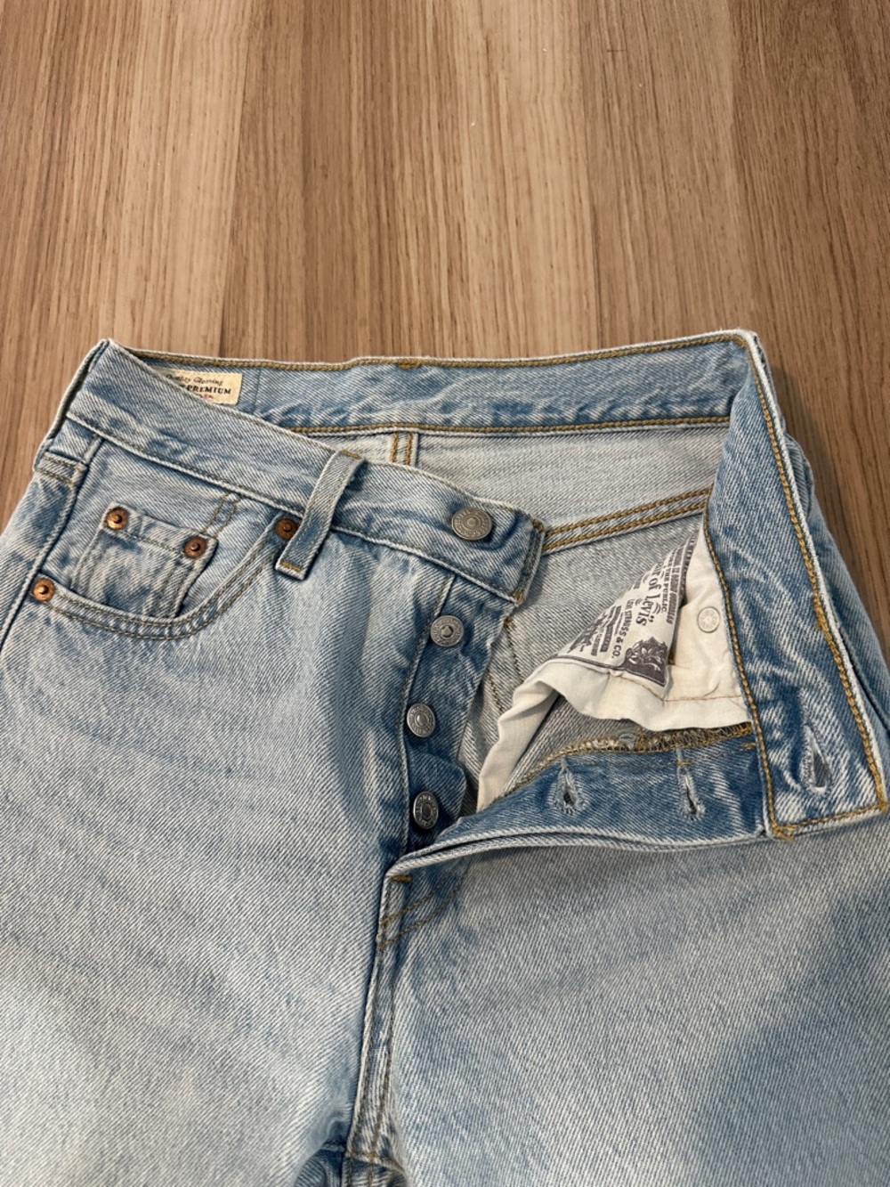 Levi’s 501 Cropped Jeans - Picture 2 of 5